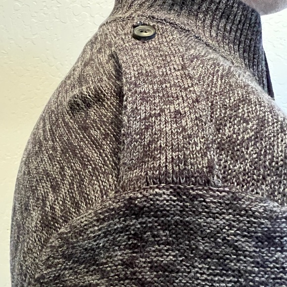 EUC Stylish Men’s DKNY Zip up Sweater - Size XL - Picture 6 of 8